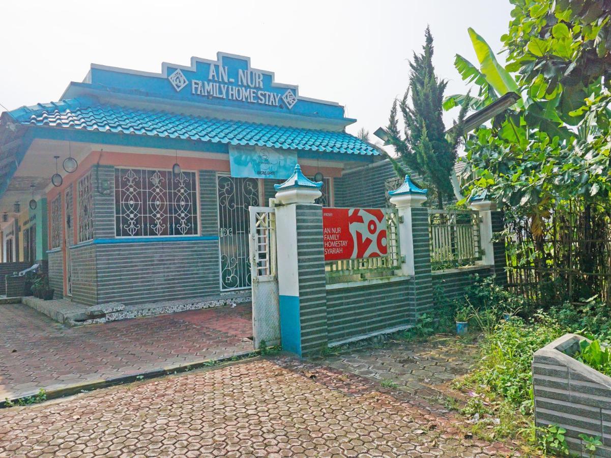 Oyo 90369 An Nur Family Homestay Syariah Cigombong Esterno foto
