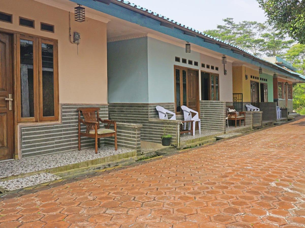 Oyo 90369 An Nur Family Homestay Syariah Cigombong Esterno foto